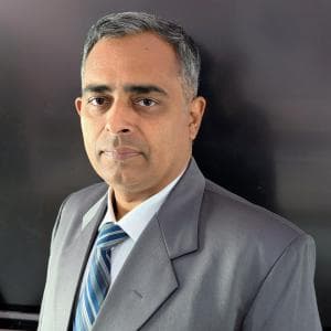 Naveen Babbar Post Graduate PHYSICS Tutor 25 years of experience