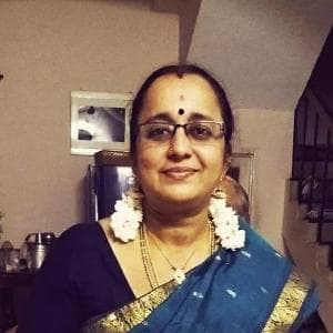 Meenalochani R Maths and tamil tutoring