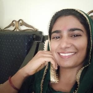 Priyanka Currently I m working as a professional online tut