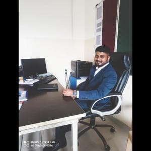 Sanmesh Shetty Physics teacher